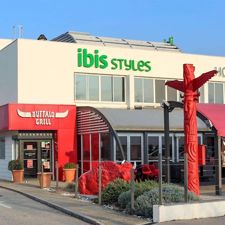 Ibis Styles Crolles Grenoble A41 Hotel Buitenkant foto